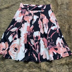 Long Flowing Floral Skirt🌹